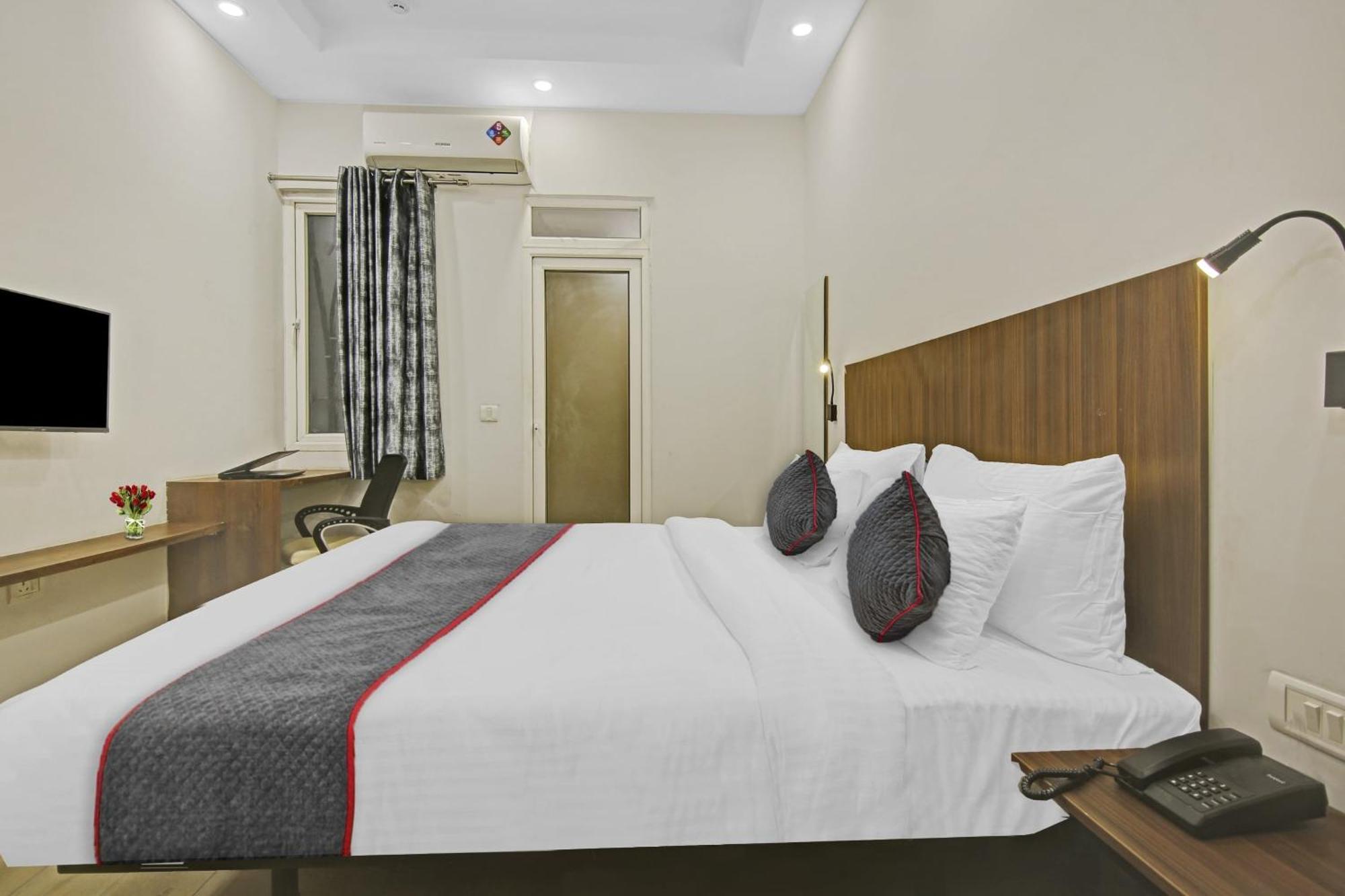 Townhouse Golden Frame Hotel Gáziábád Kültér fotó