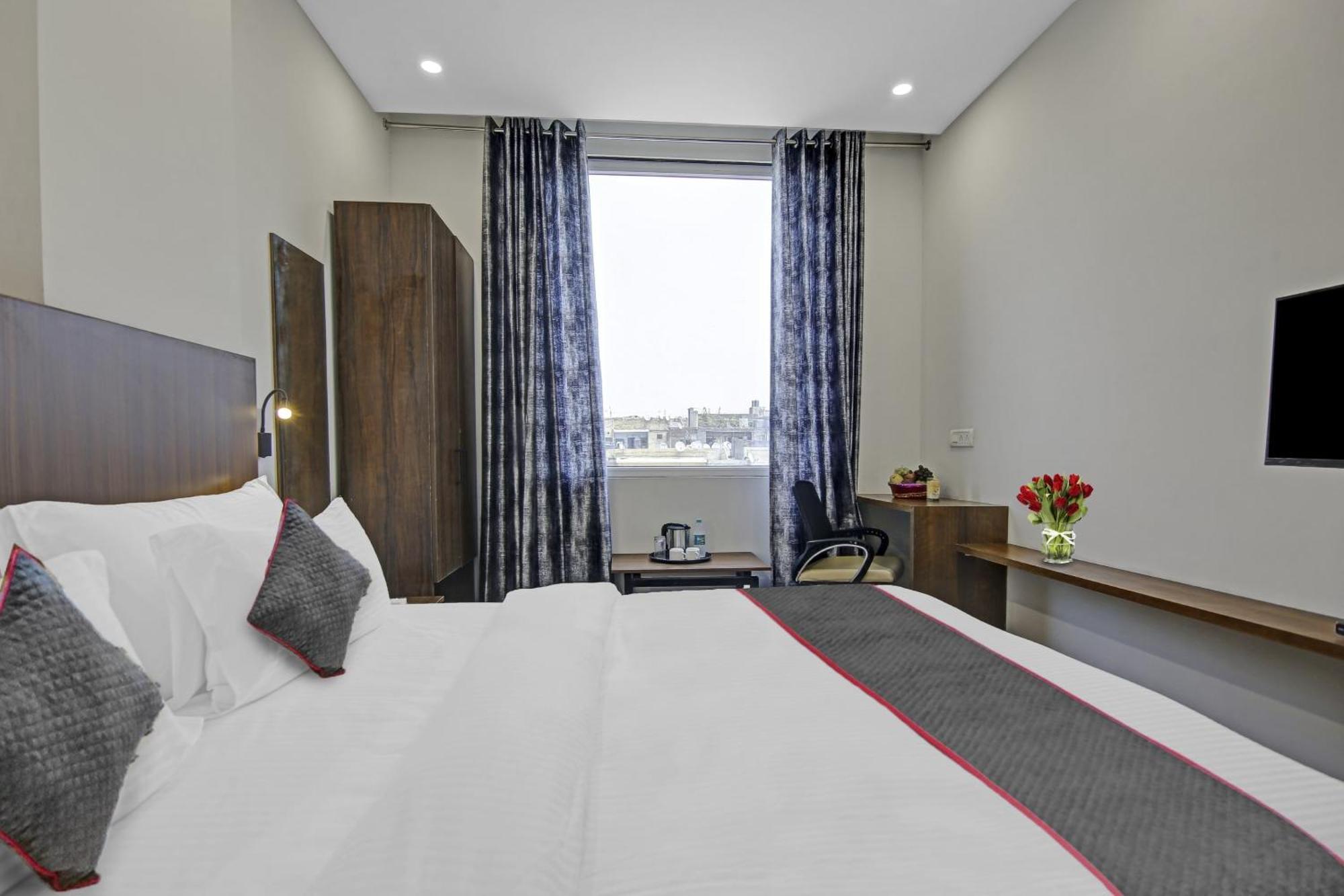 Townhouse Golden Frame Hotel Gáziábád Kültér fotó