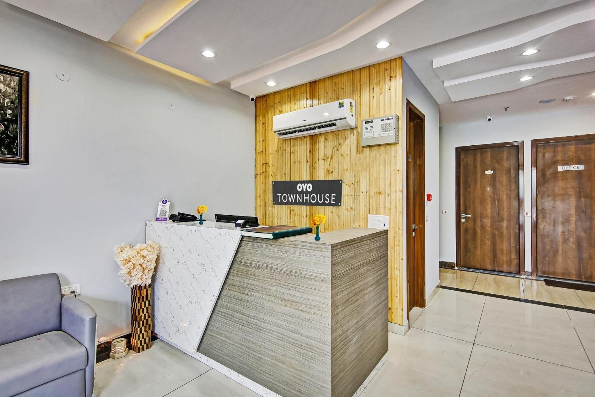 Townhouse Golden Frame Hotel Gáziábád Kültér fotó
