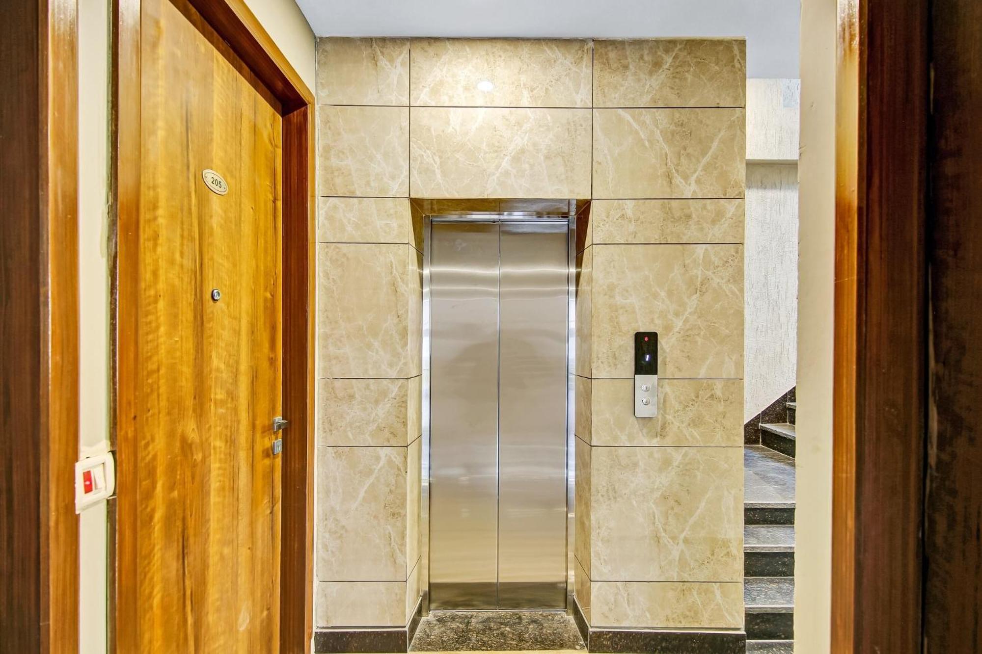 Townhouse Golden Frame Hotel Gáziábád Kültér fotó