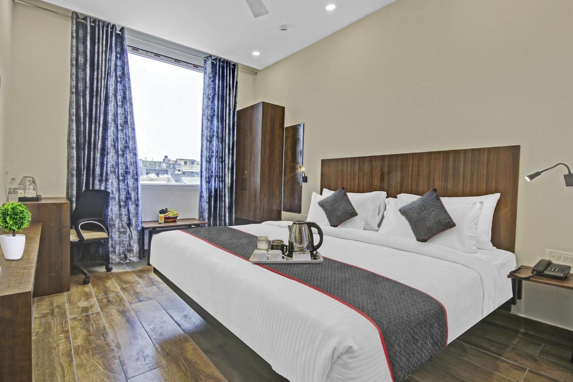 Townhouse Golden Frame Hotel Gáziábád Kültér fotó